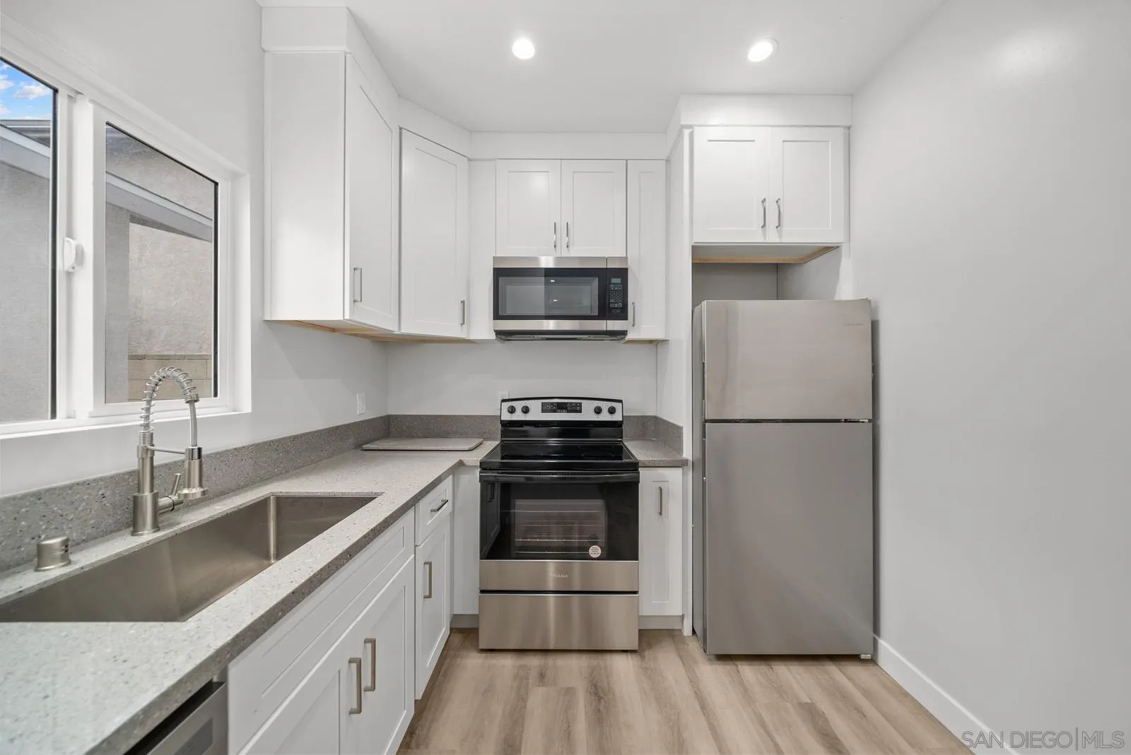 4469-75 Altadena Avenue