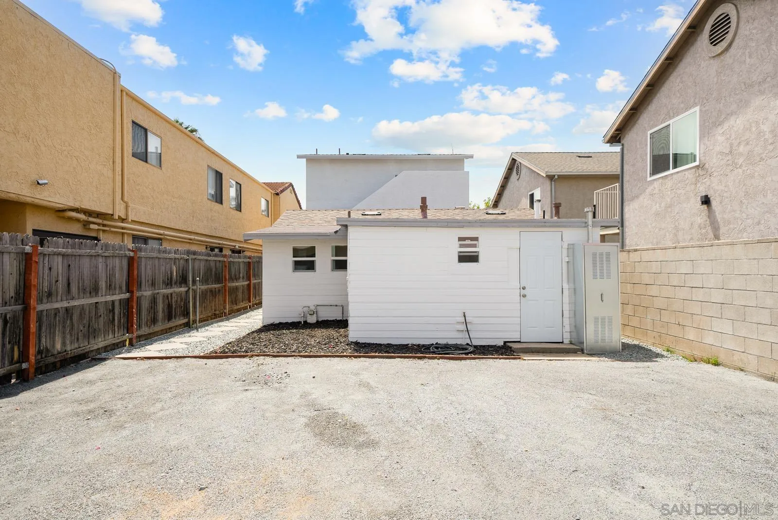 4469-75 Altadena Avenue