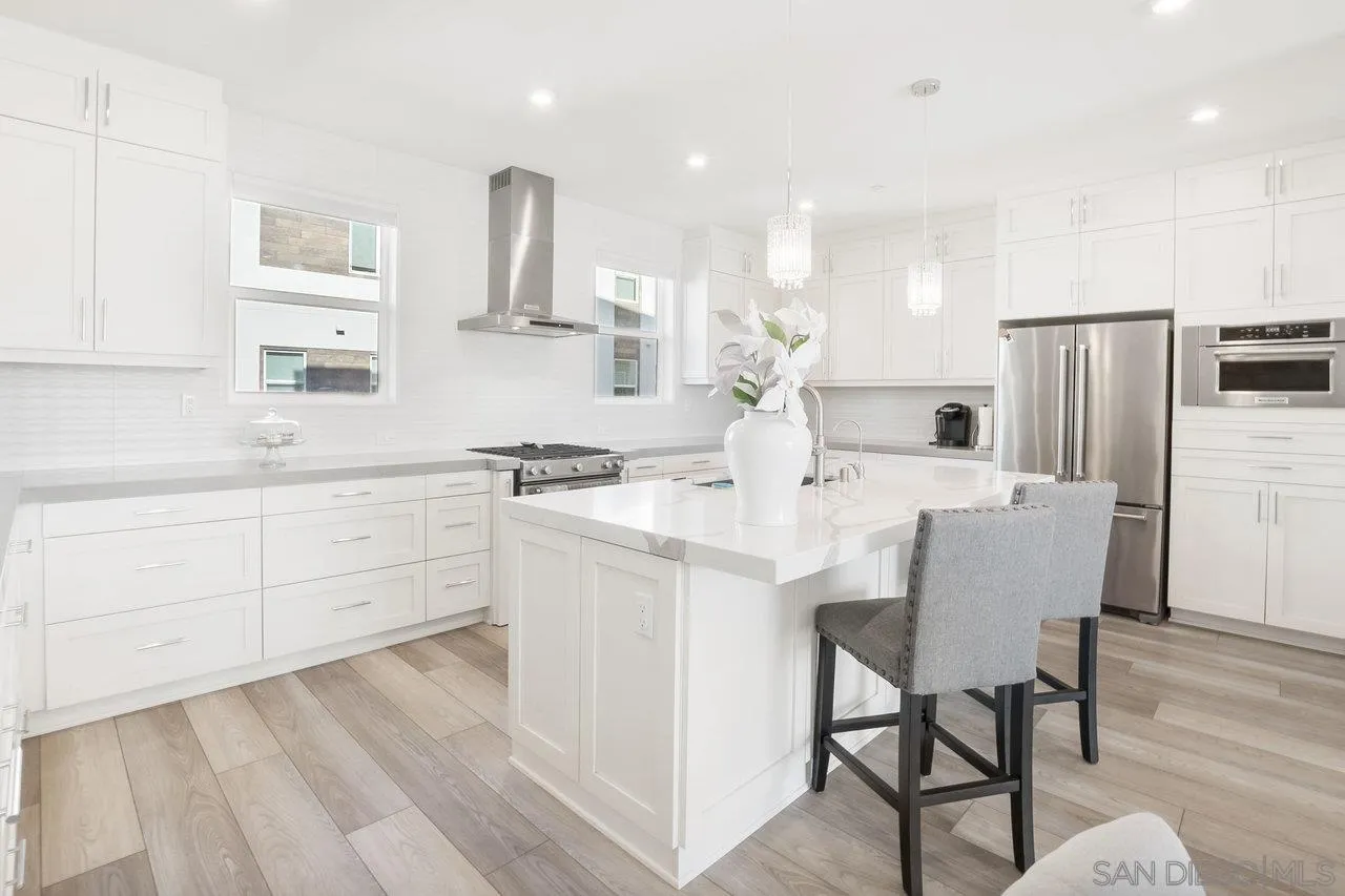 2868 Avella Cir