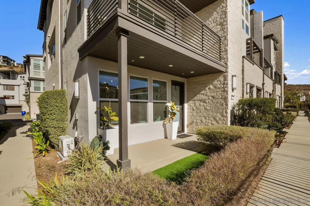 2868 Avella Cir