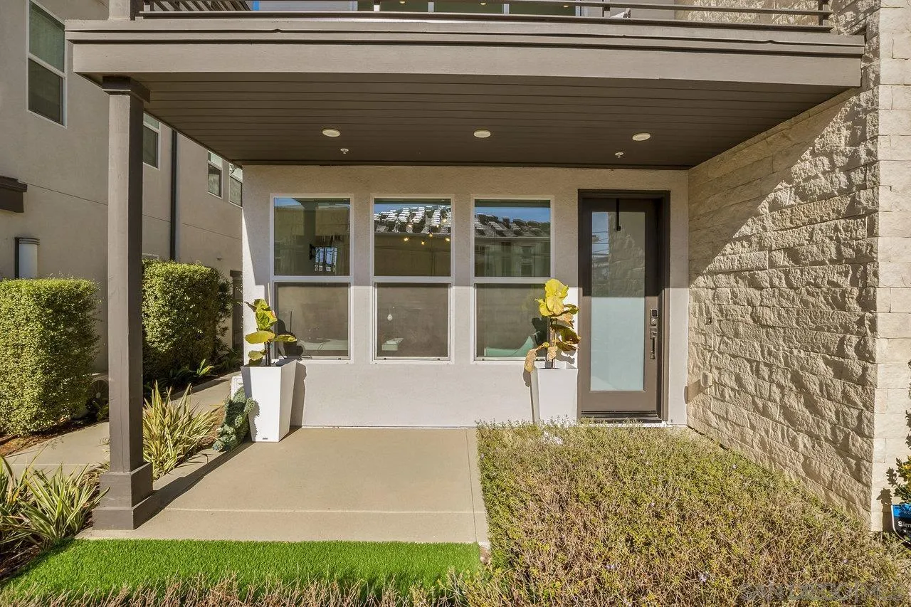 2868 Avella Cir