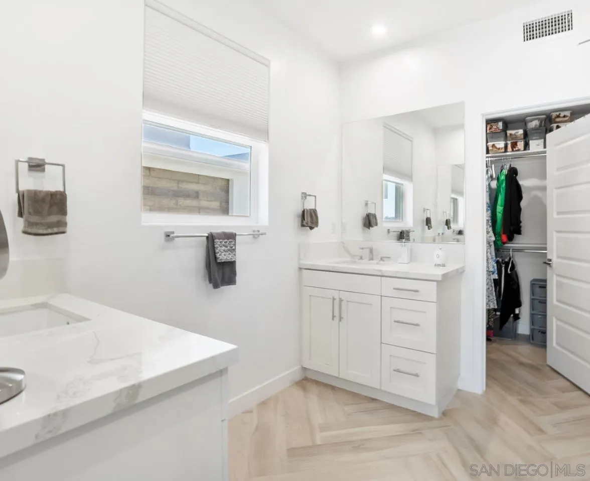 2868 Avella Cir
