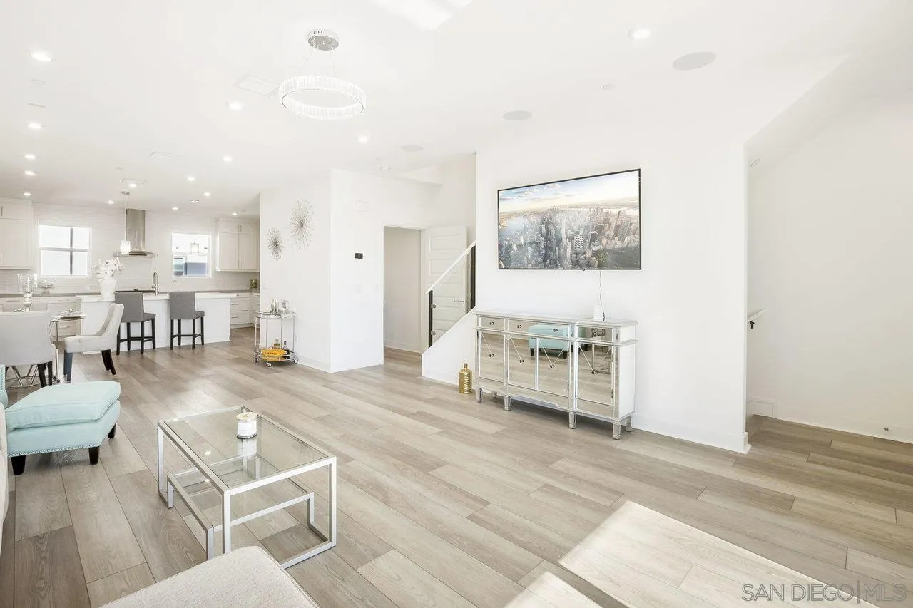 2868 Avella Cir