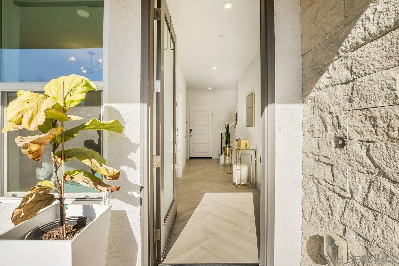 2868 Avella Cir