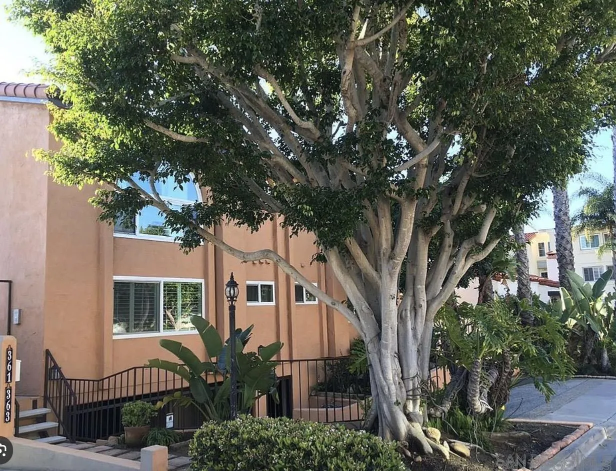 361 Rsoecrans Street