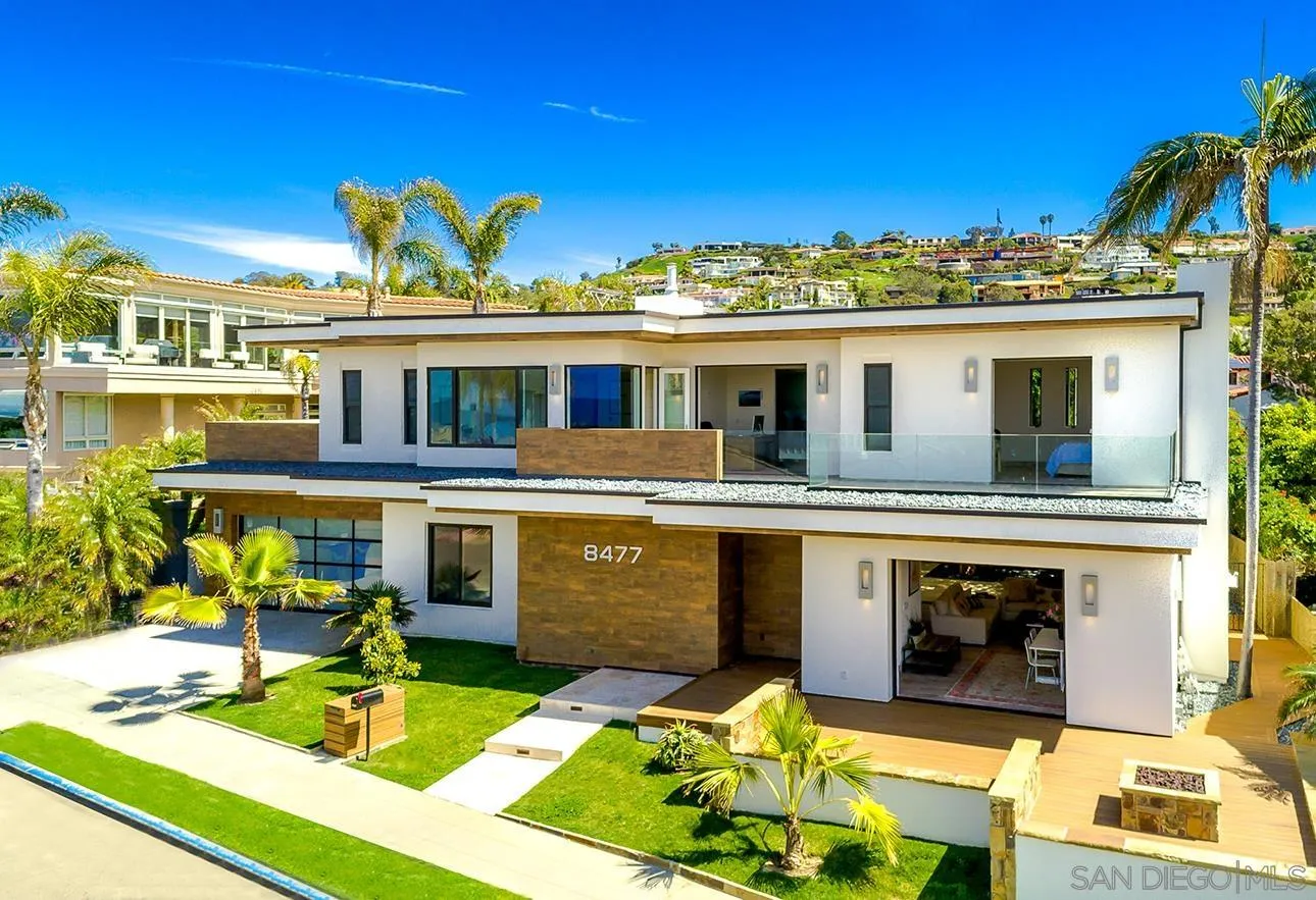 8477 El Paseo Grande