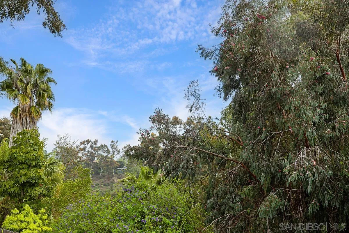 4551 Highland Avenue