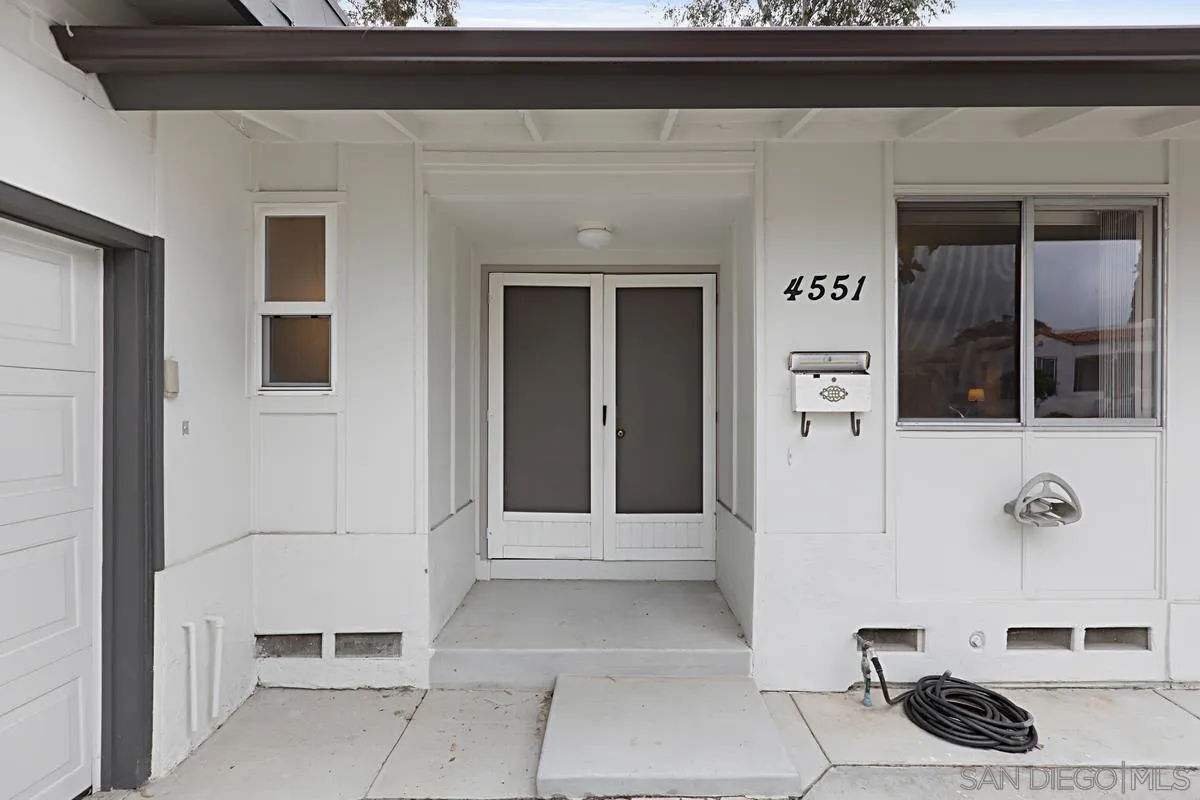 4551 Highland Avenue