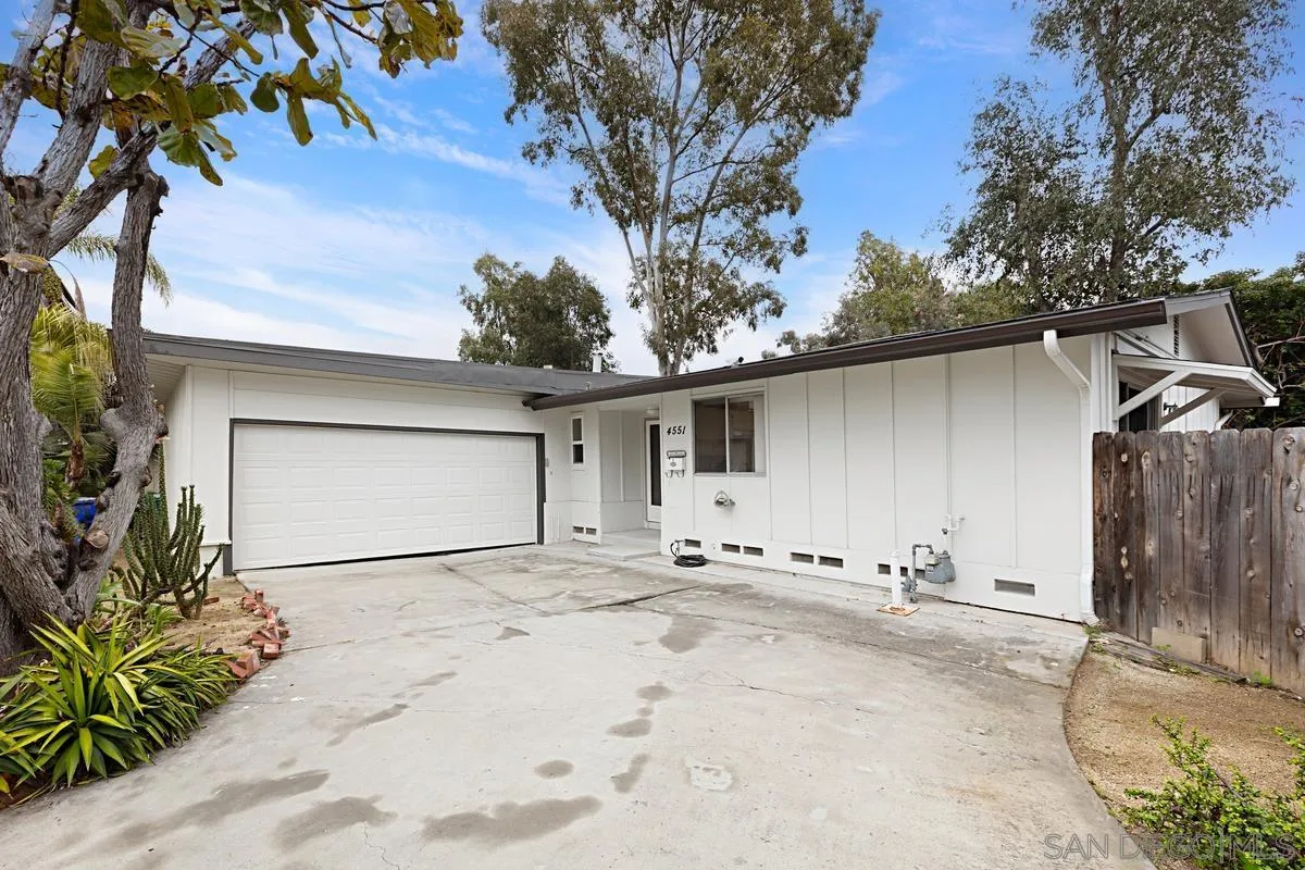 4551 Highland Avenue