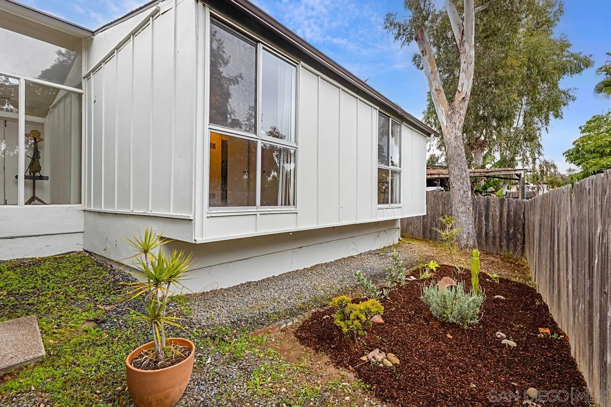 4551 Highland Avenue