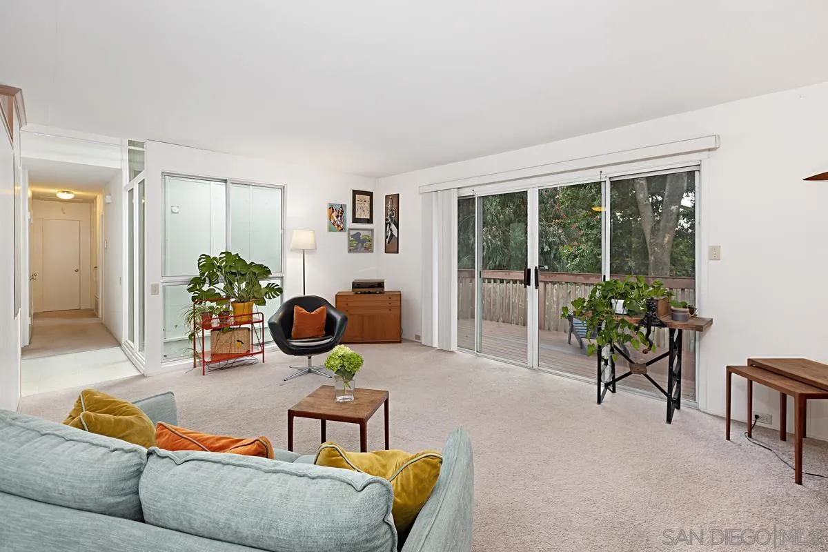 4551 Highland Avenue