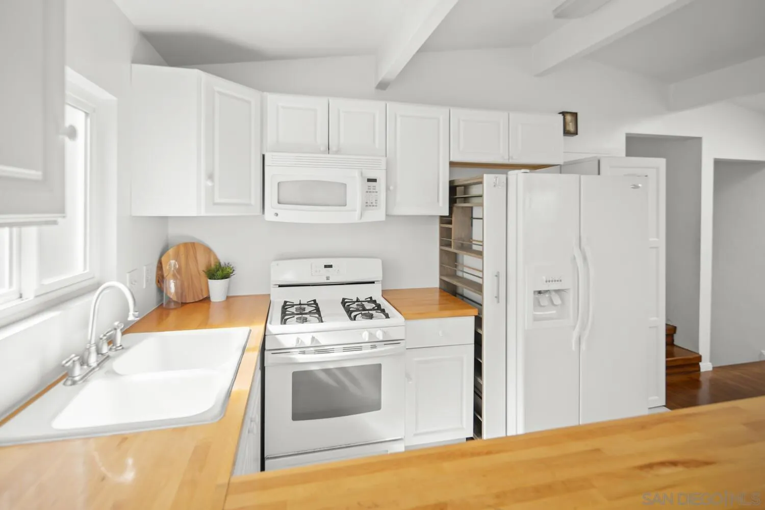 4585-87 Saratoga Ave