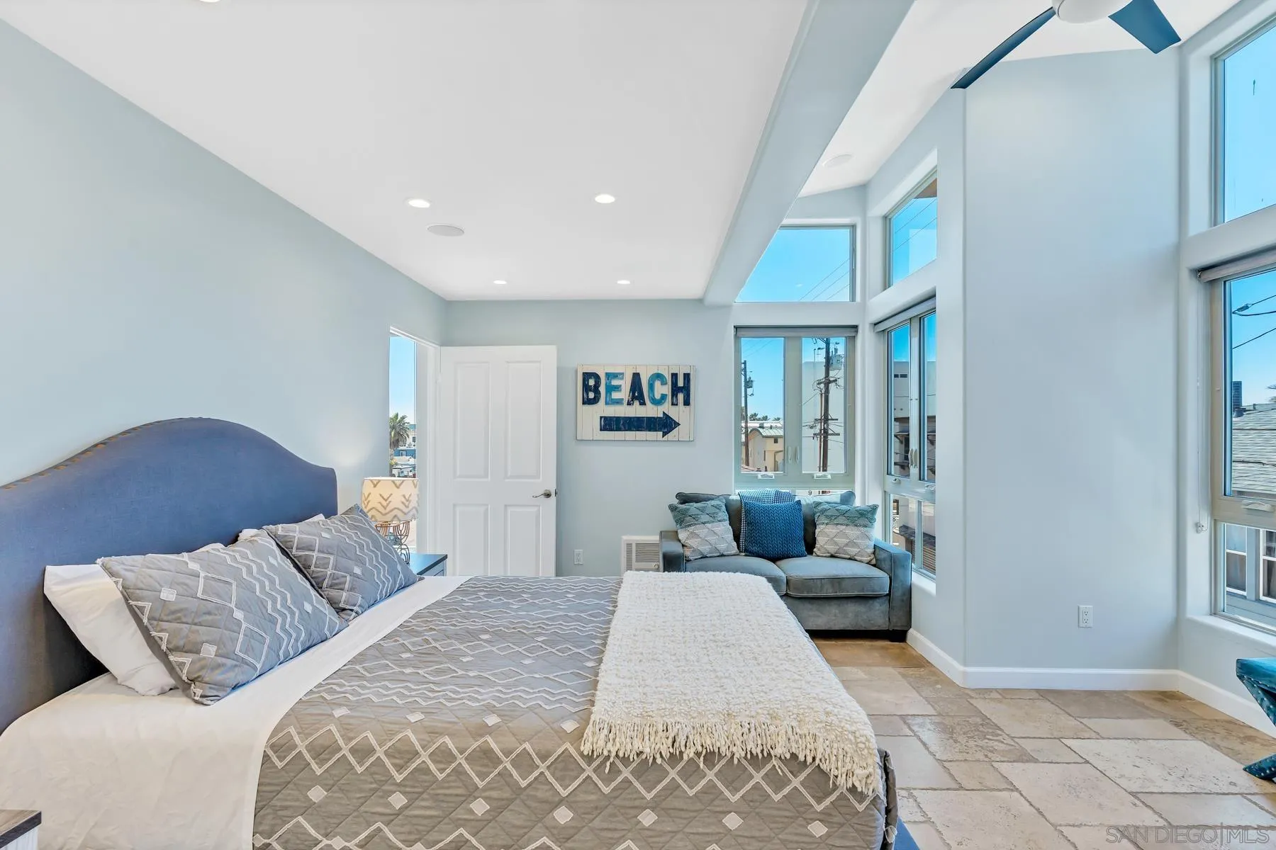 719 Manhattan Ct