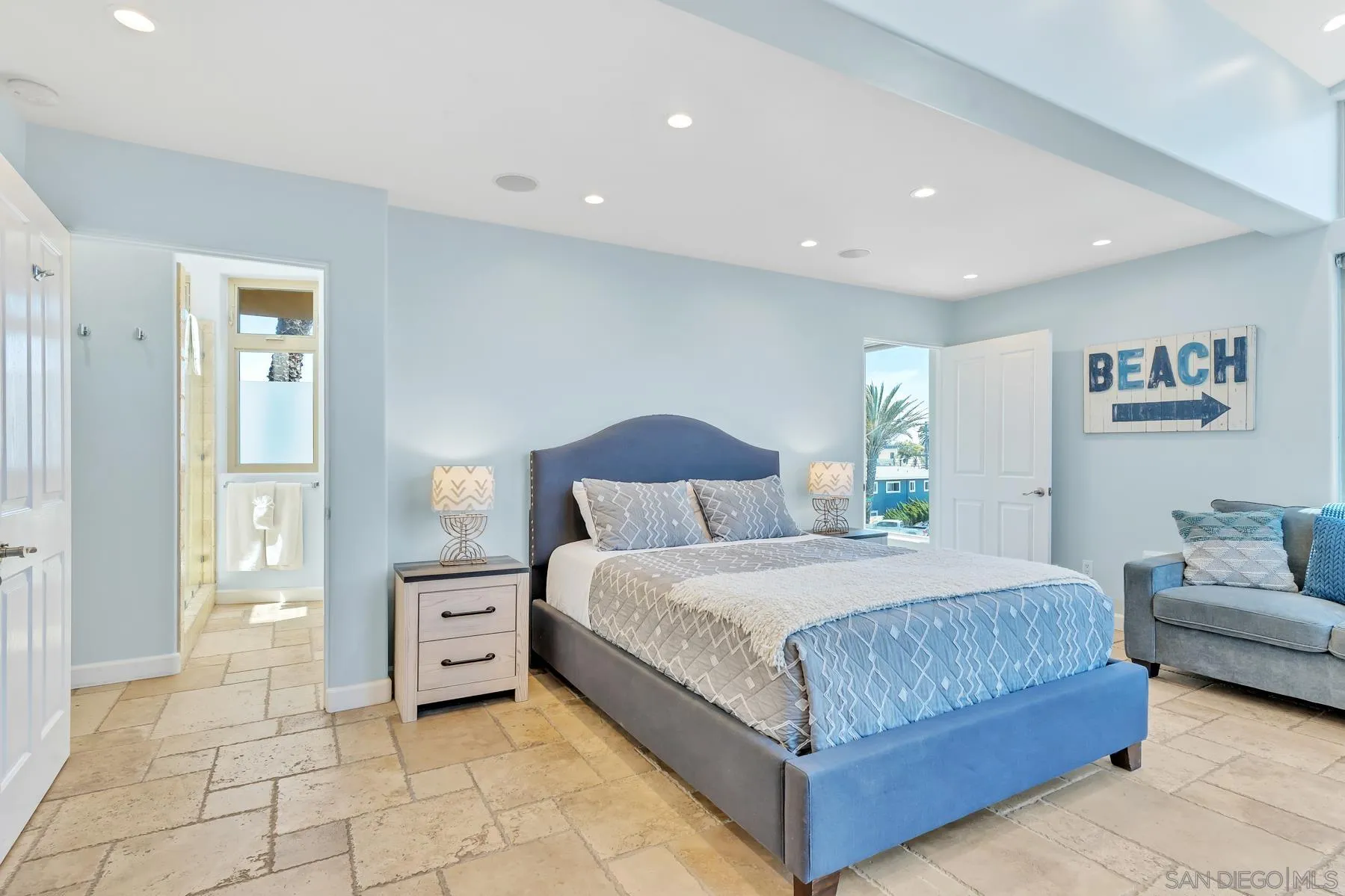 719 Manhattan Ct