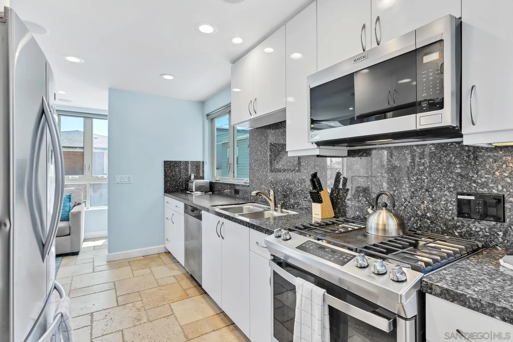 719 Manhattan Ct