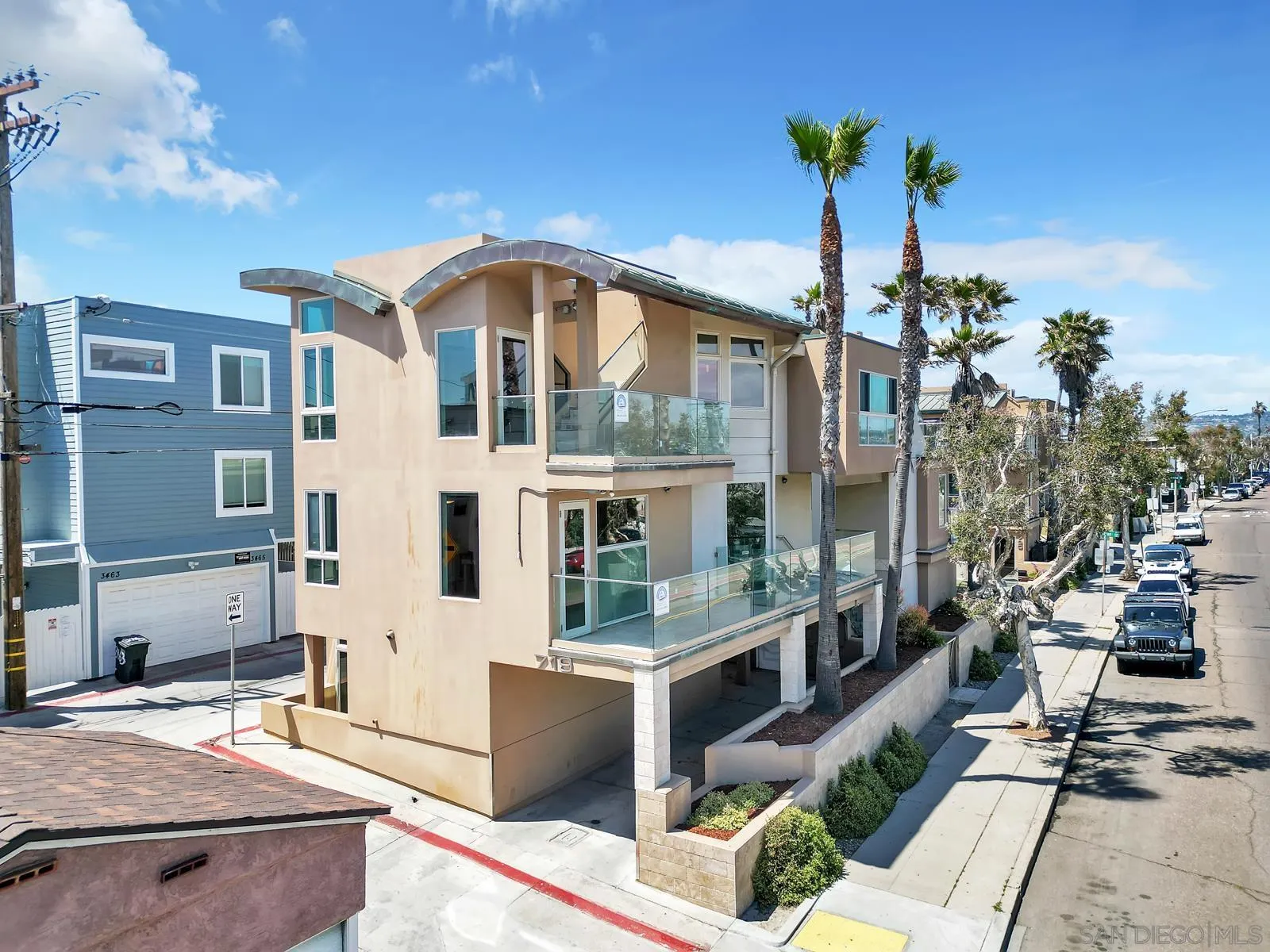 719 Manhattan Ct