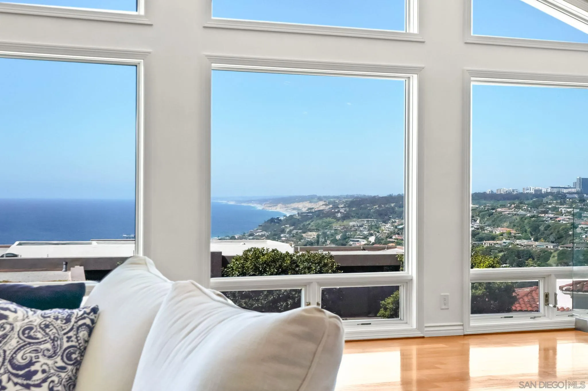 2541 Via Viesta