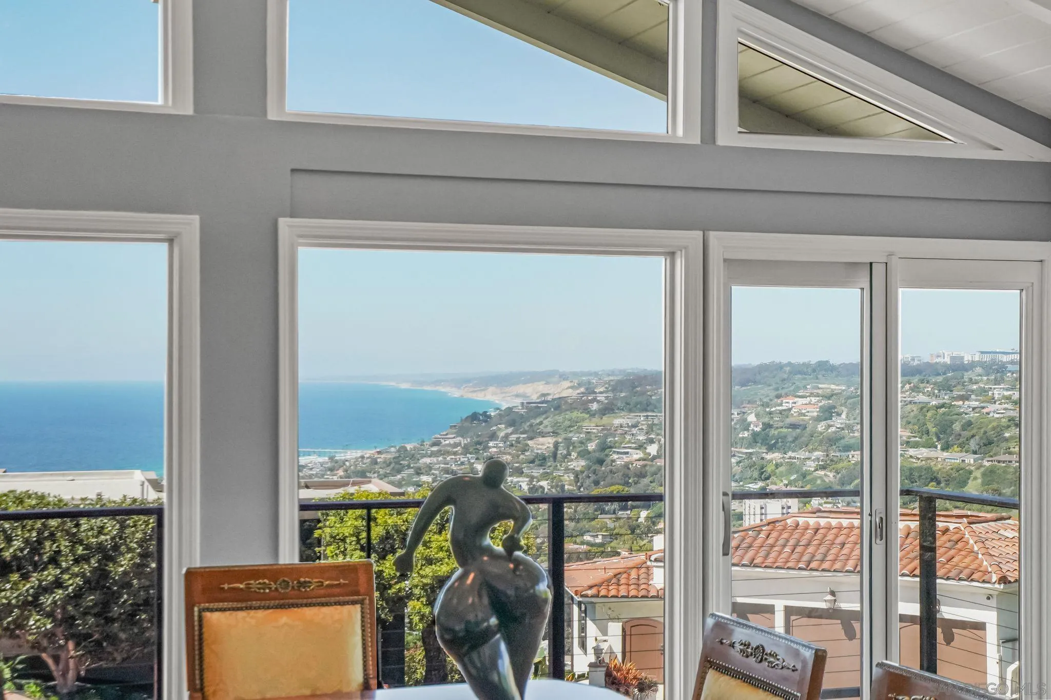 2541 Via Viesta