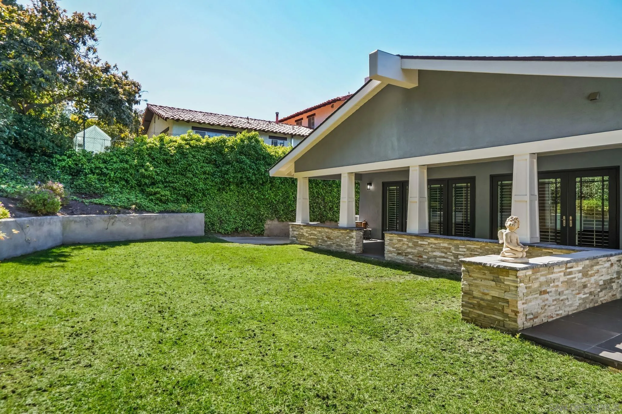 2541 Via Viesta