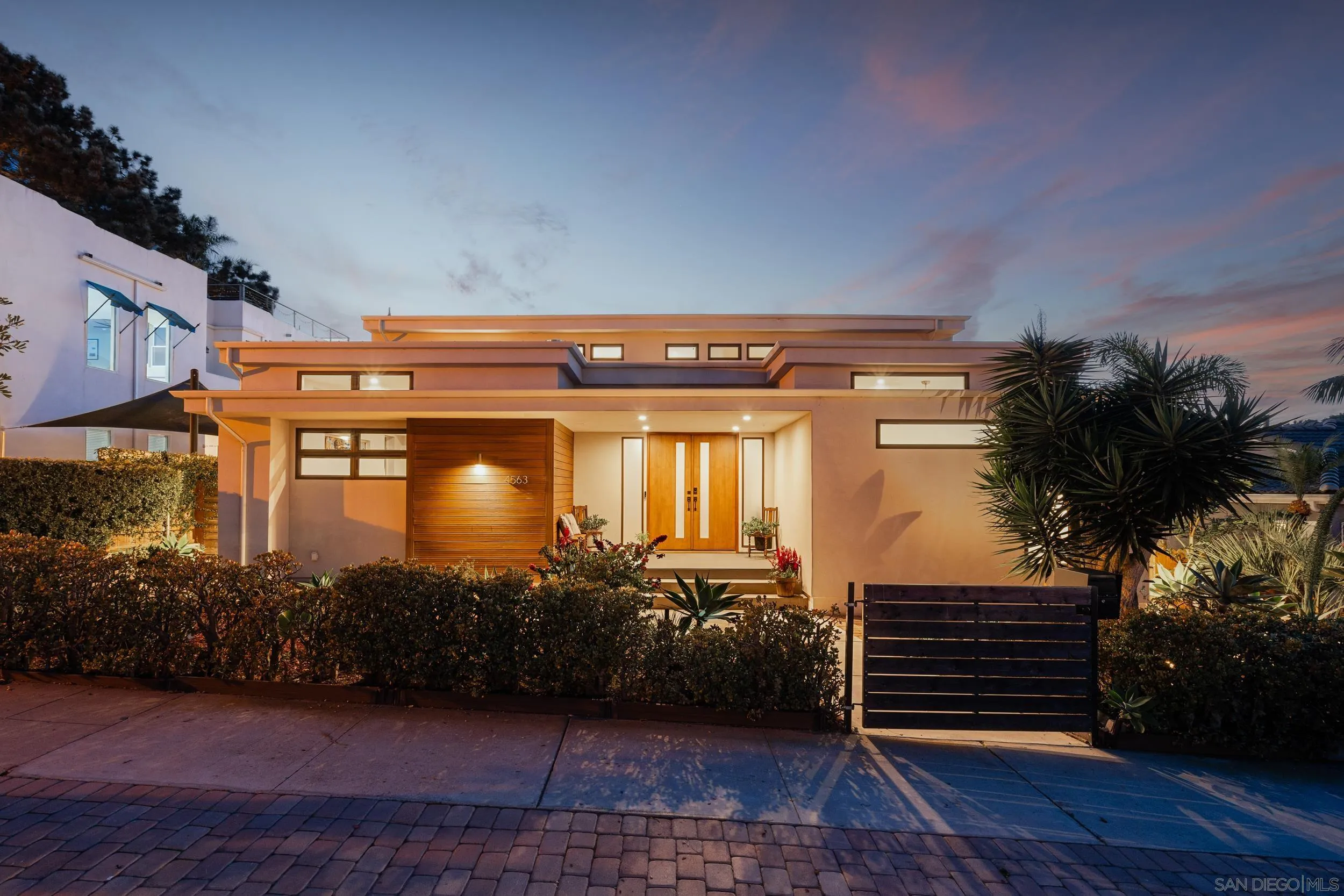 4563 Point Loma Ave