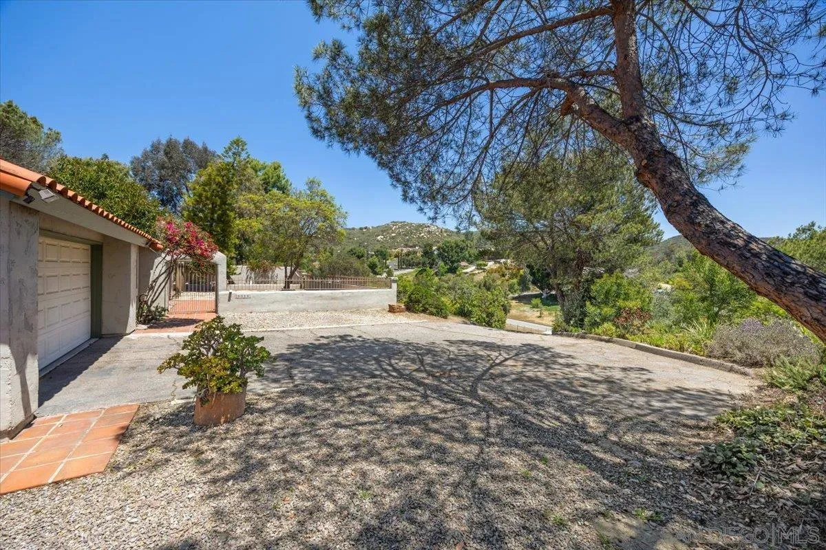 3316 Del Charro Rd