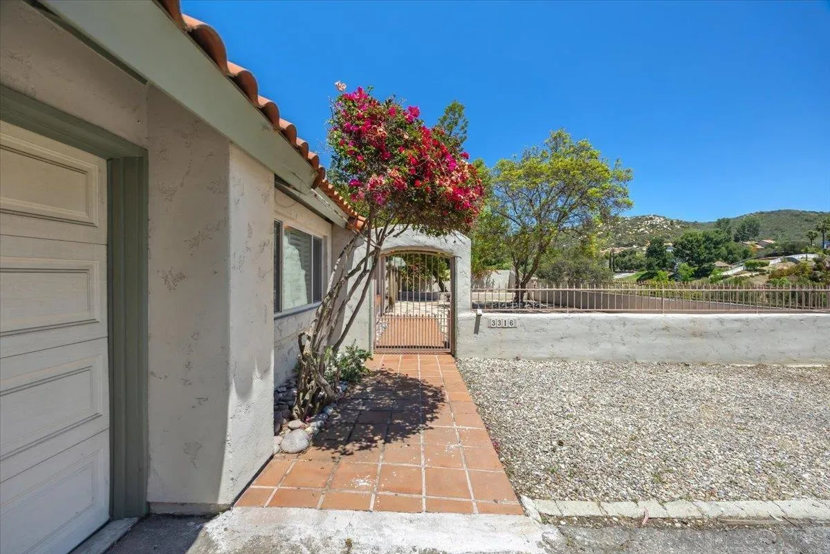 3316 Del Charro Rd