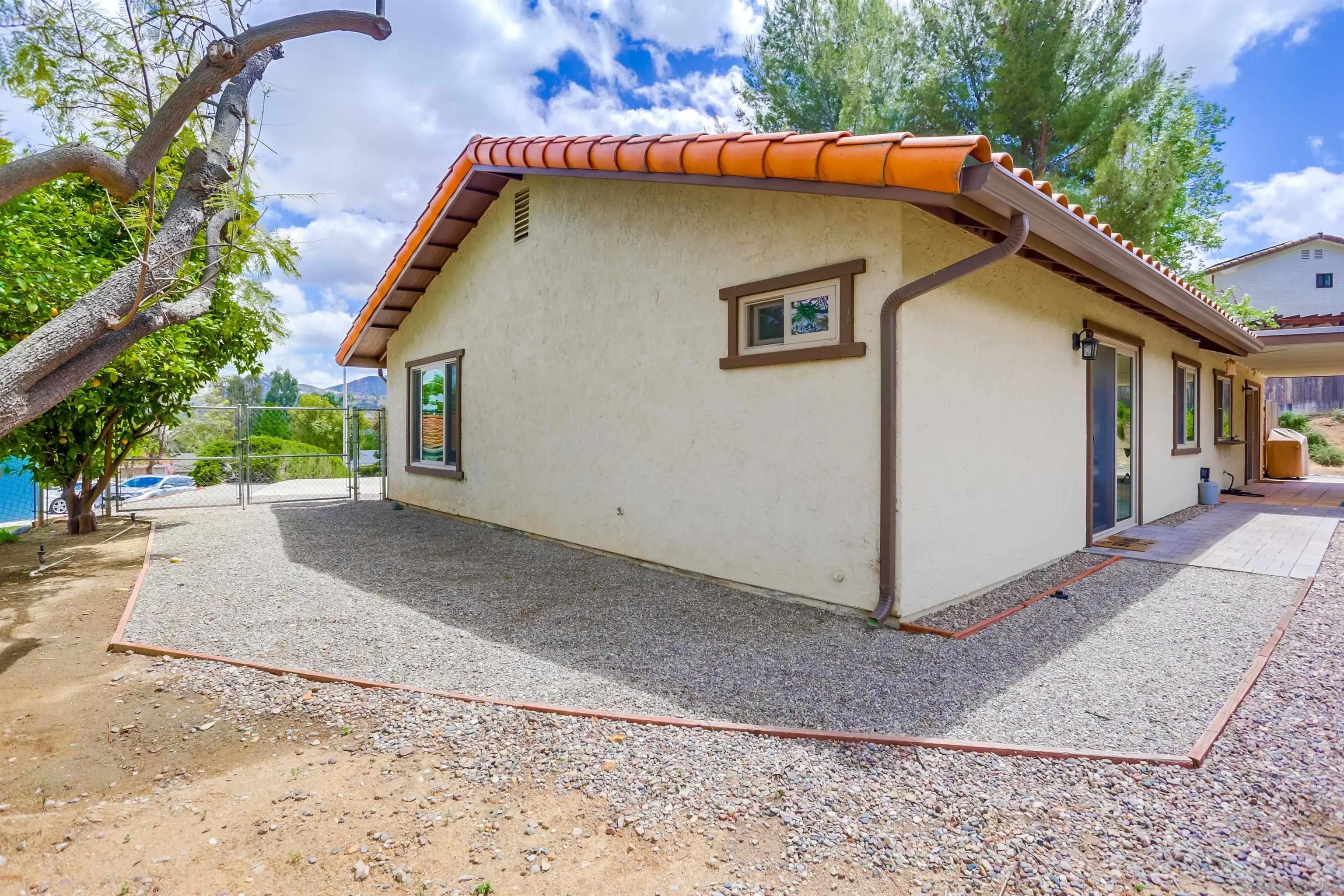 23409 Everett Pl