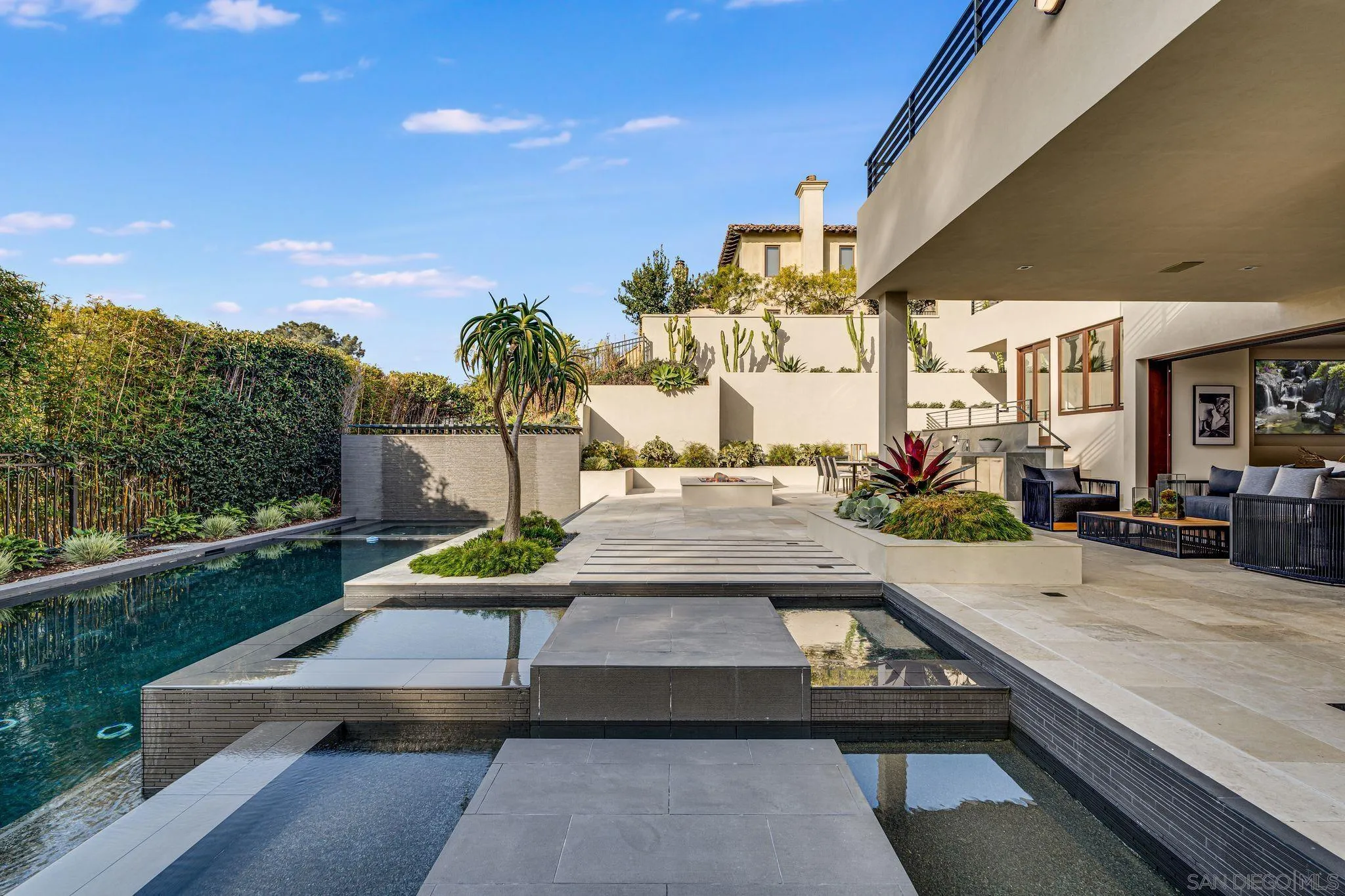 8070 La Jolla Scenic Dr N