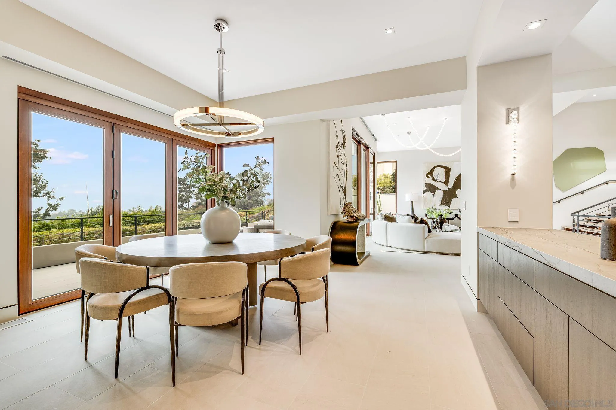 8070 La Jolla Scenic Dr N