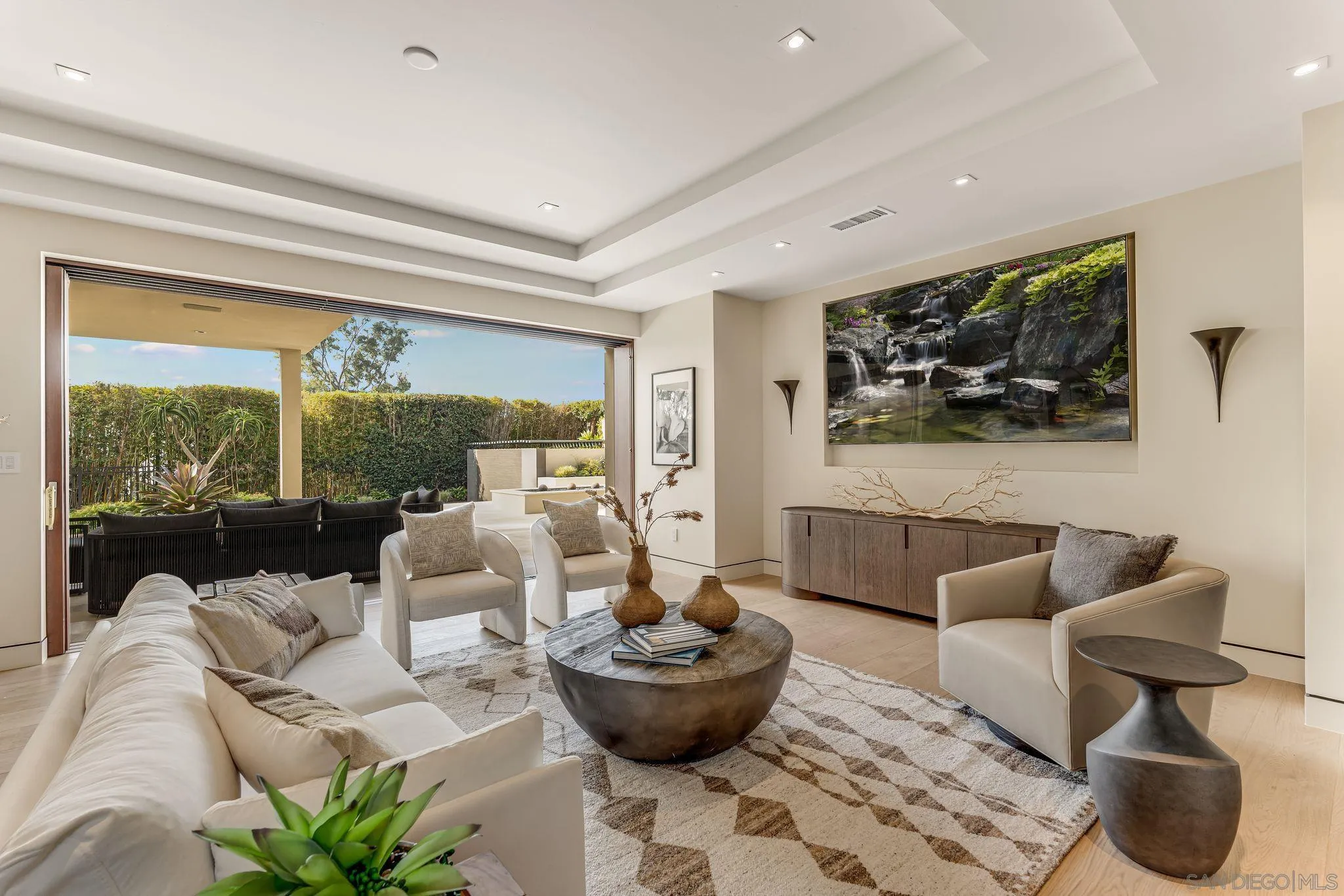 8070 La Jolla Scenic Dr N