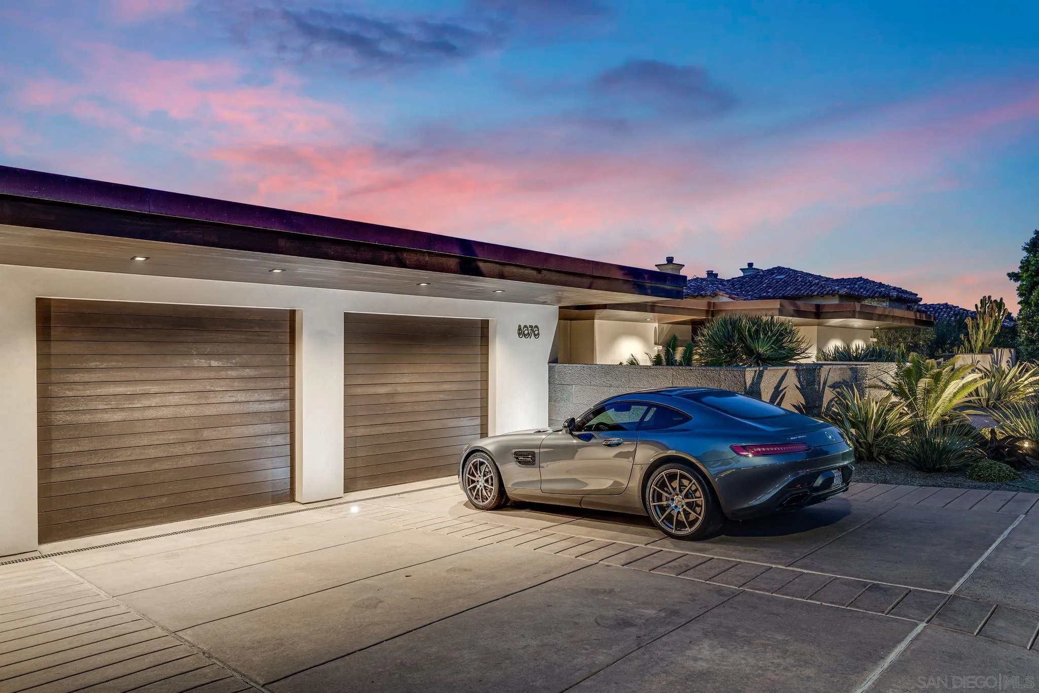 8070 La Jolla Scenic Dr N