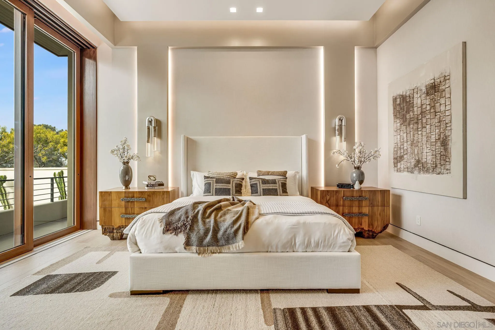 8070 La Jolla Scenic Dr N