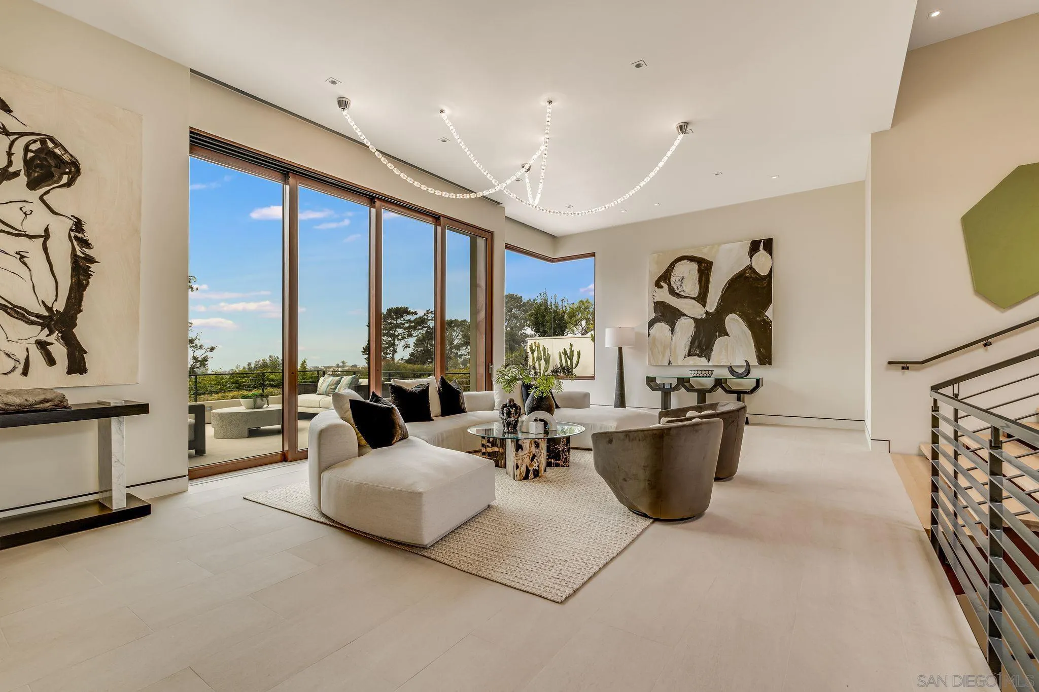 8070 La Jolla Scenic Dr N