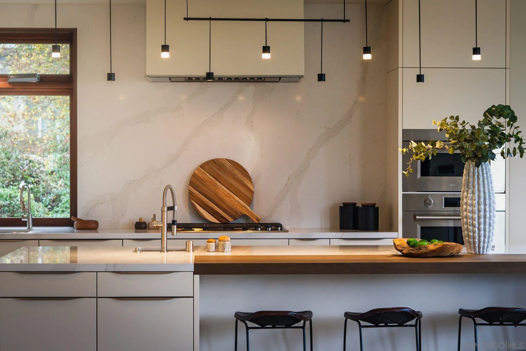 8070 La Jolla Scenic Dr N