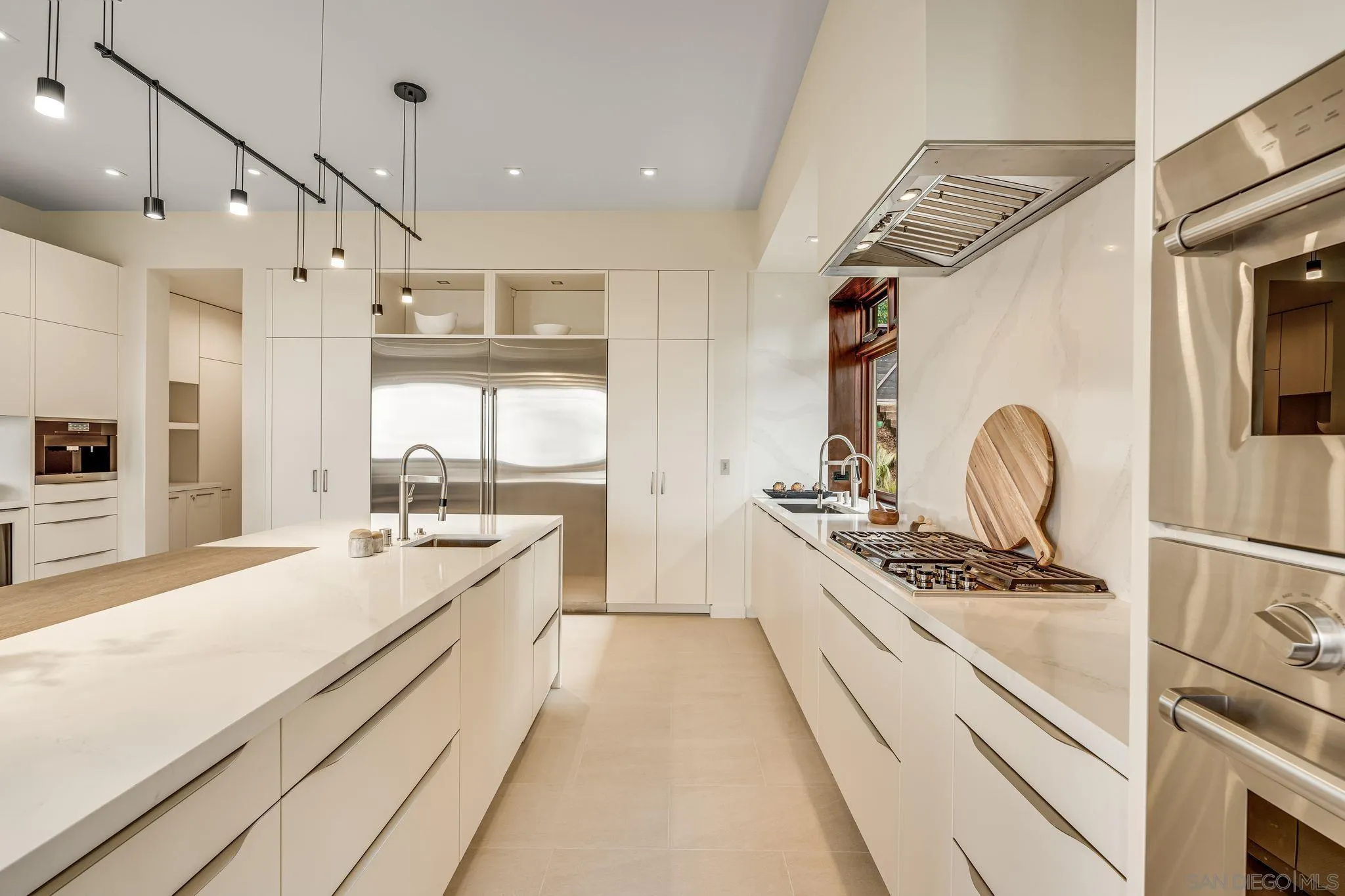 8070 La Jolla Scenic Dr N