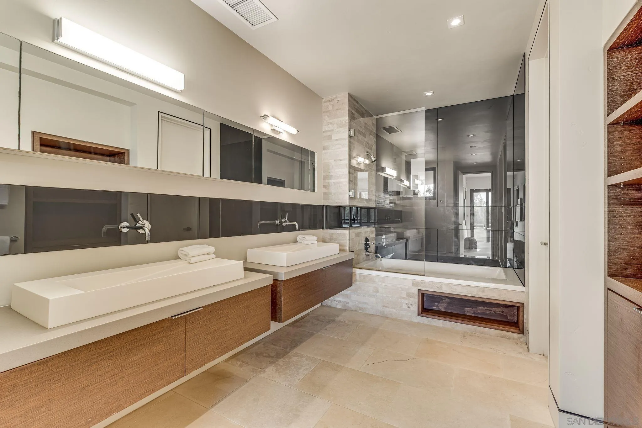 8070 La Jolla Scenic Dr N