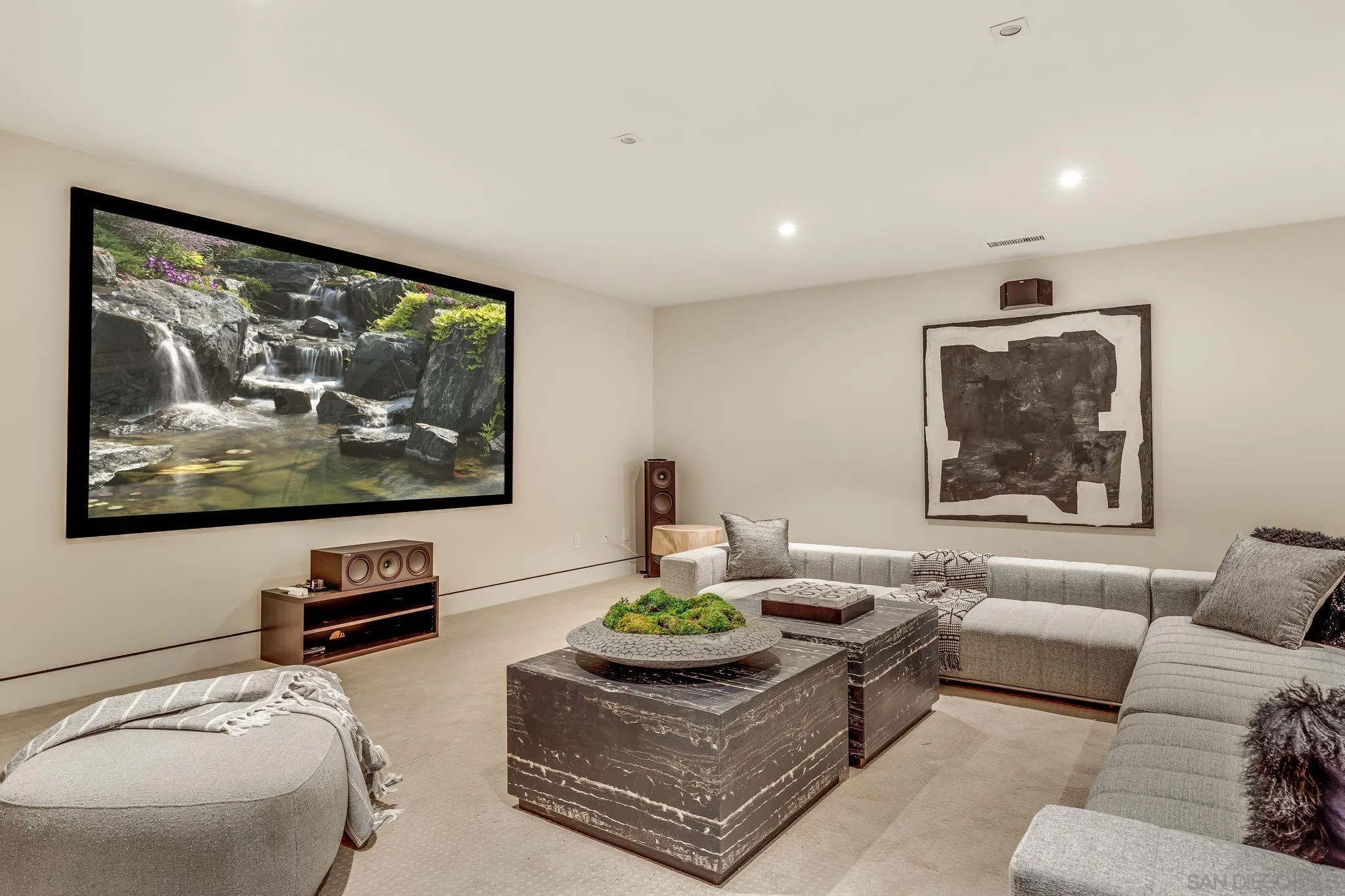 8070 La Jolla Scenic Dr N