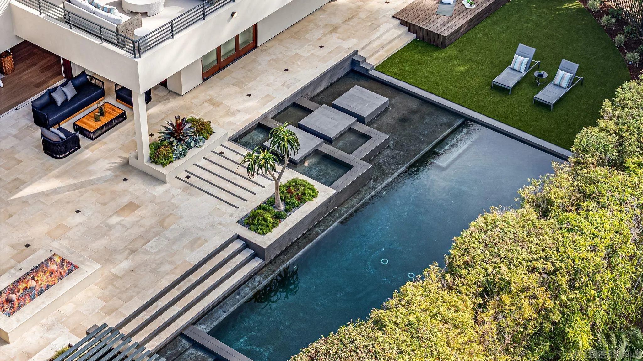 8070 La Jolla Scenic Dr N