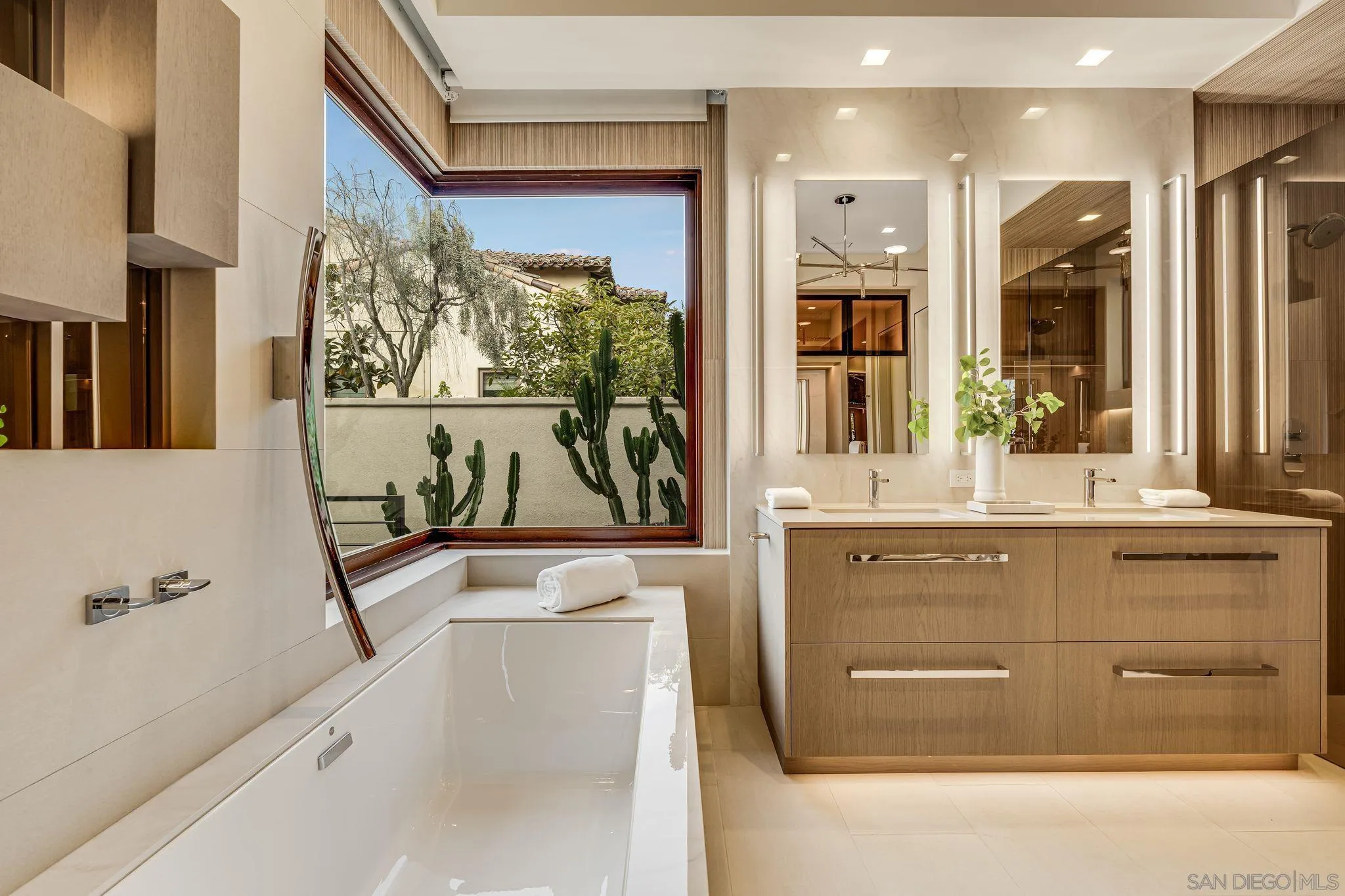 8070 La Jolla Scenic Dr N