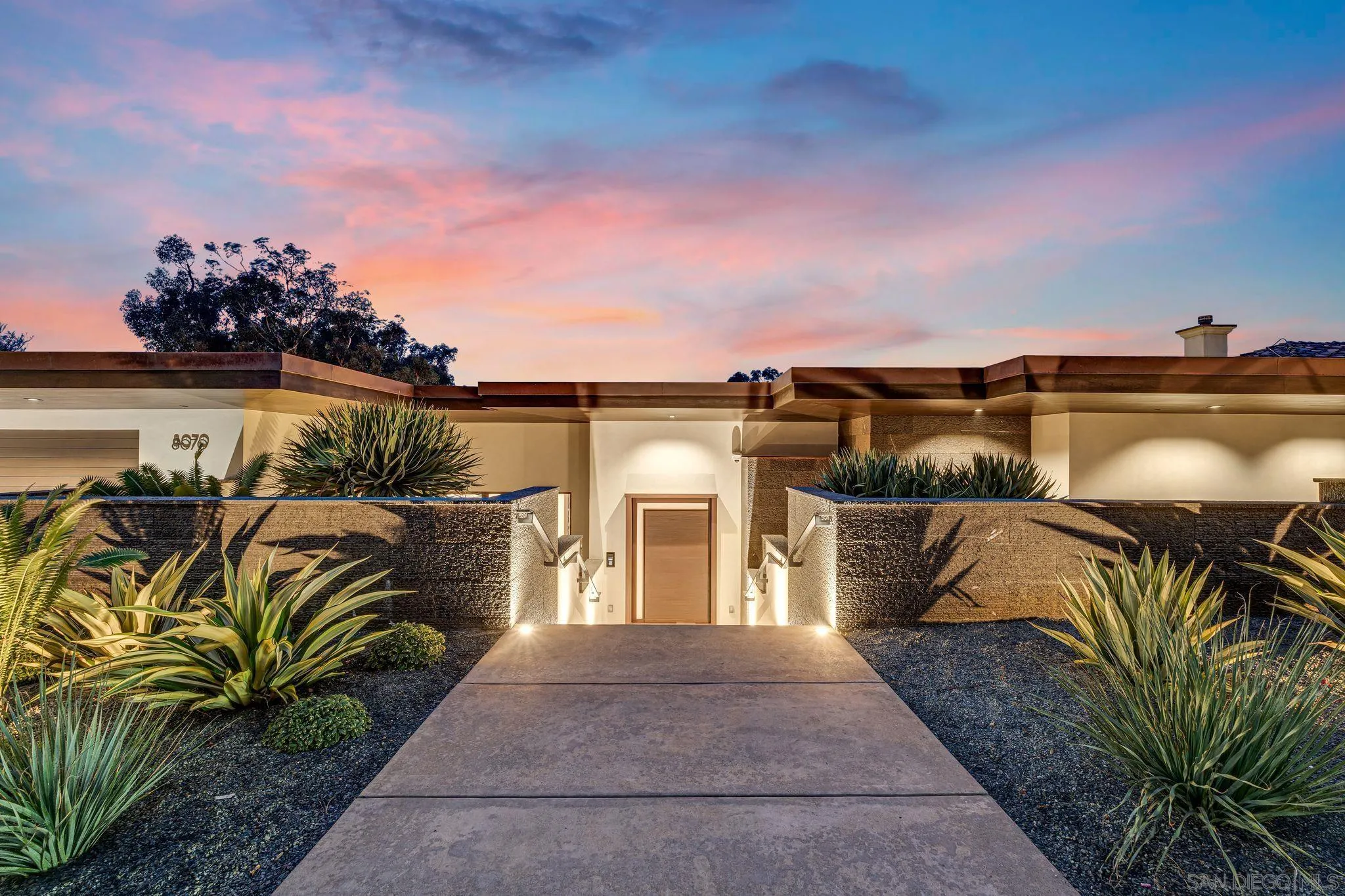 8070 La Jolla Scenic Dr N