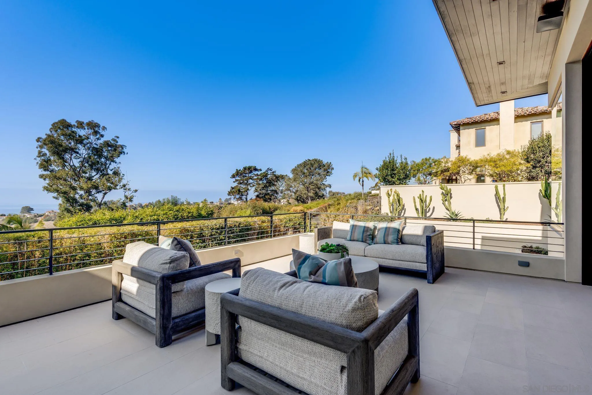 8070 La Jolla Scenic Dr N