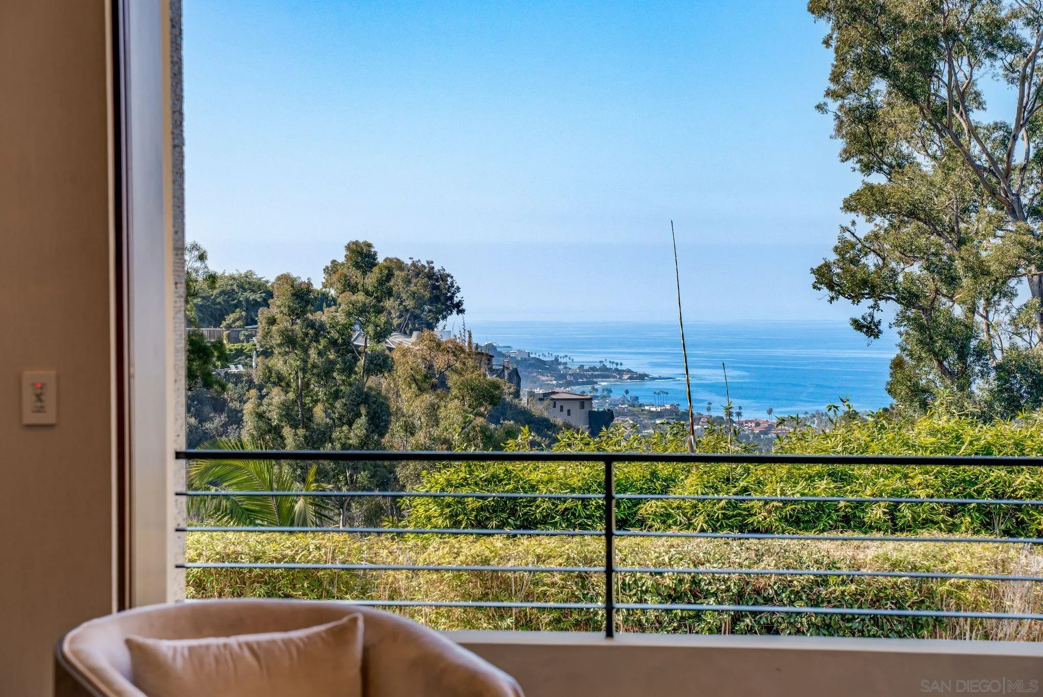 8070 La Jolla Scenic Dr N