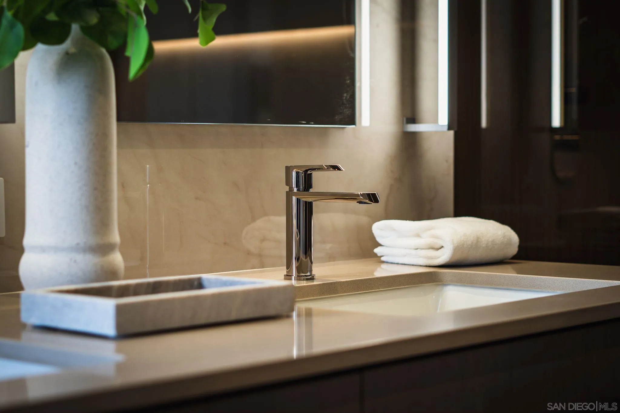 8070 La Jolla Scenic Dr N