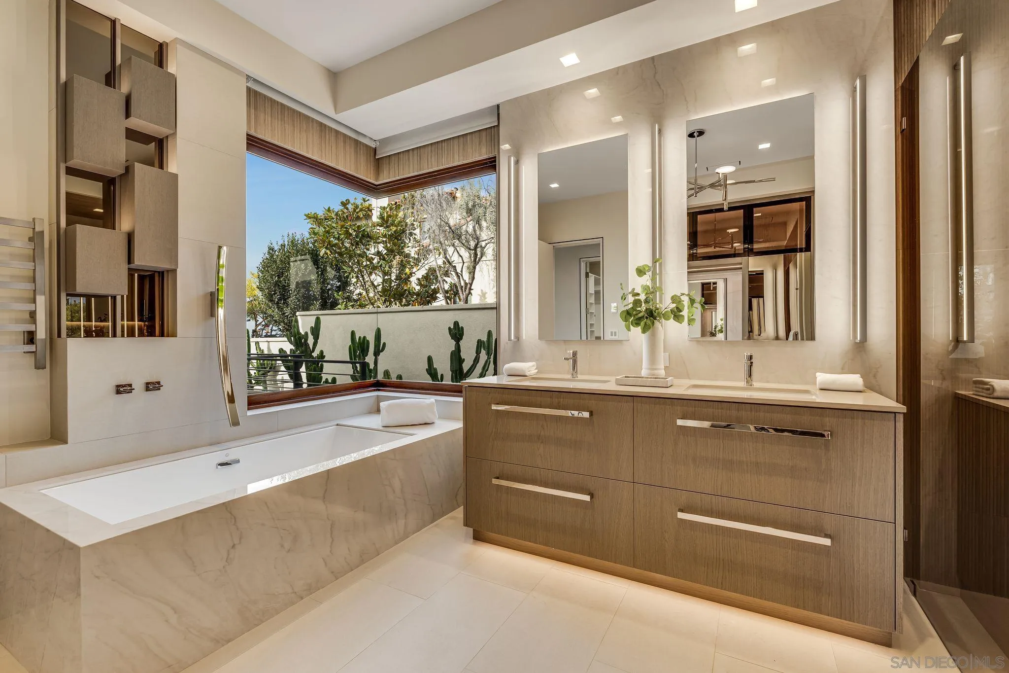 8070 La Jolla Scenic Dr N