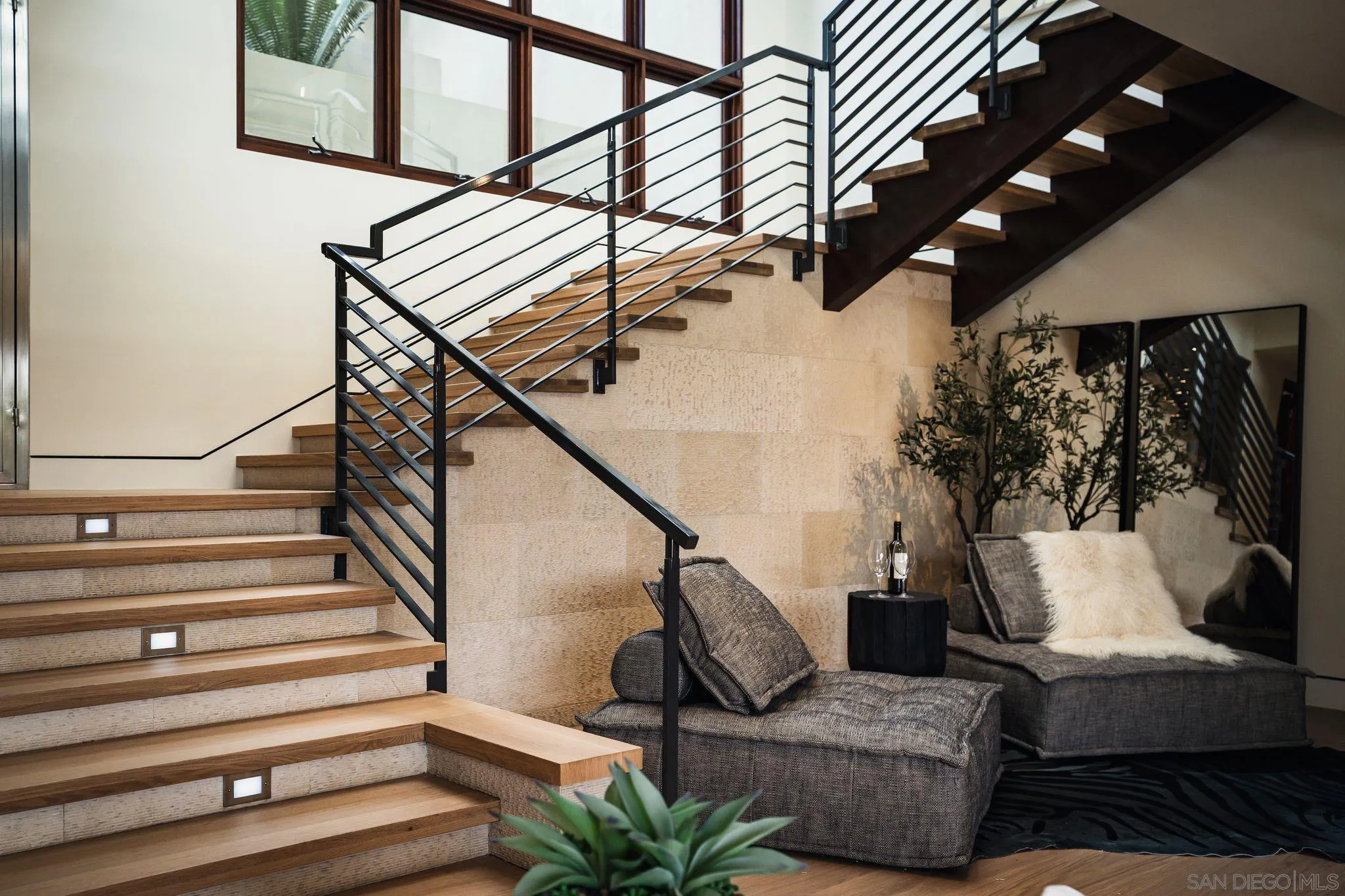 8070 La Jolla Scenic Dr N