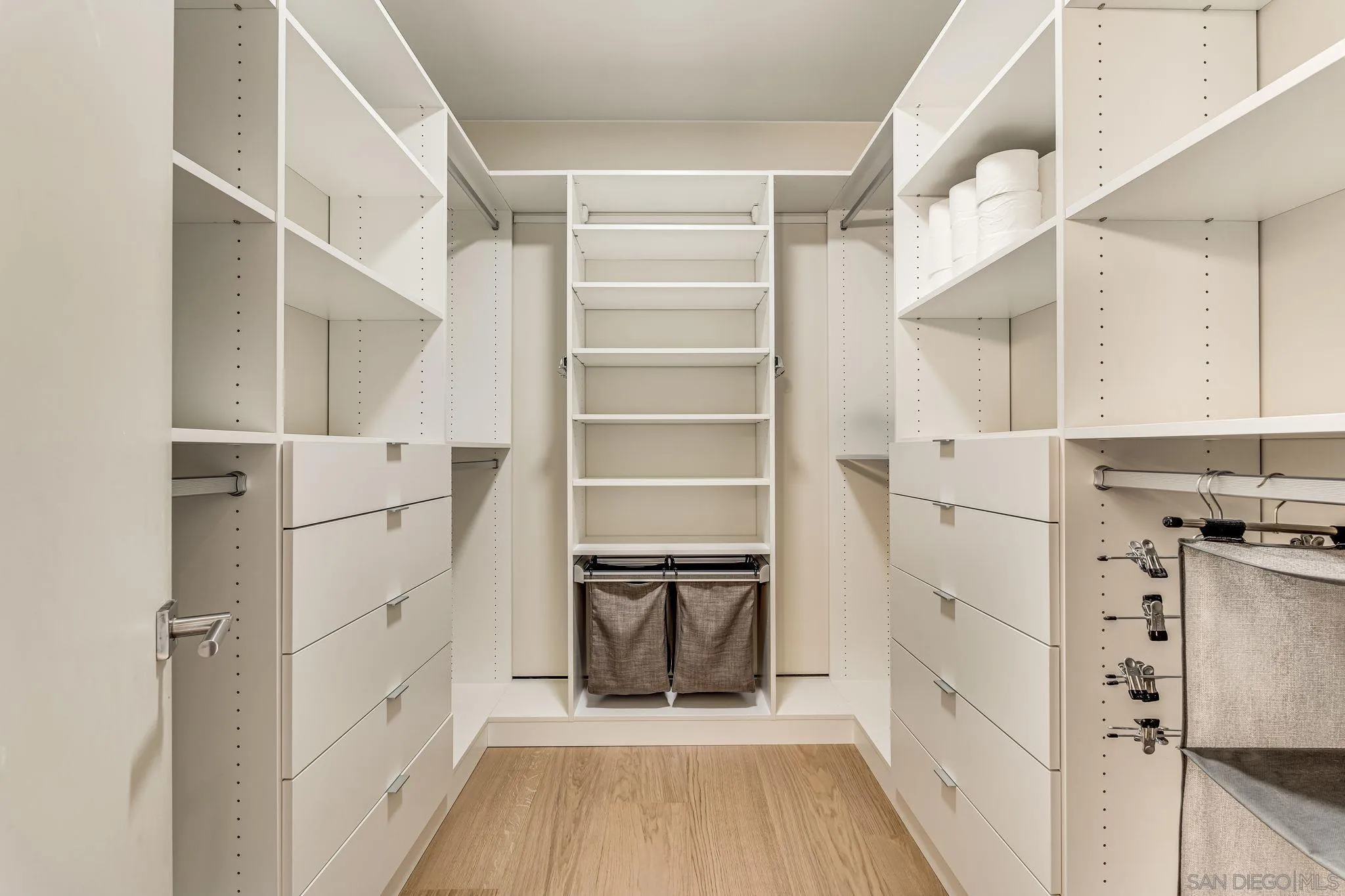 8070 La Jolla Scenic Dr N