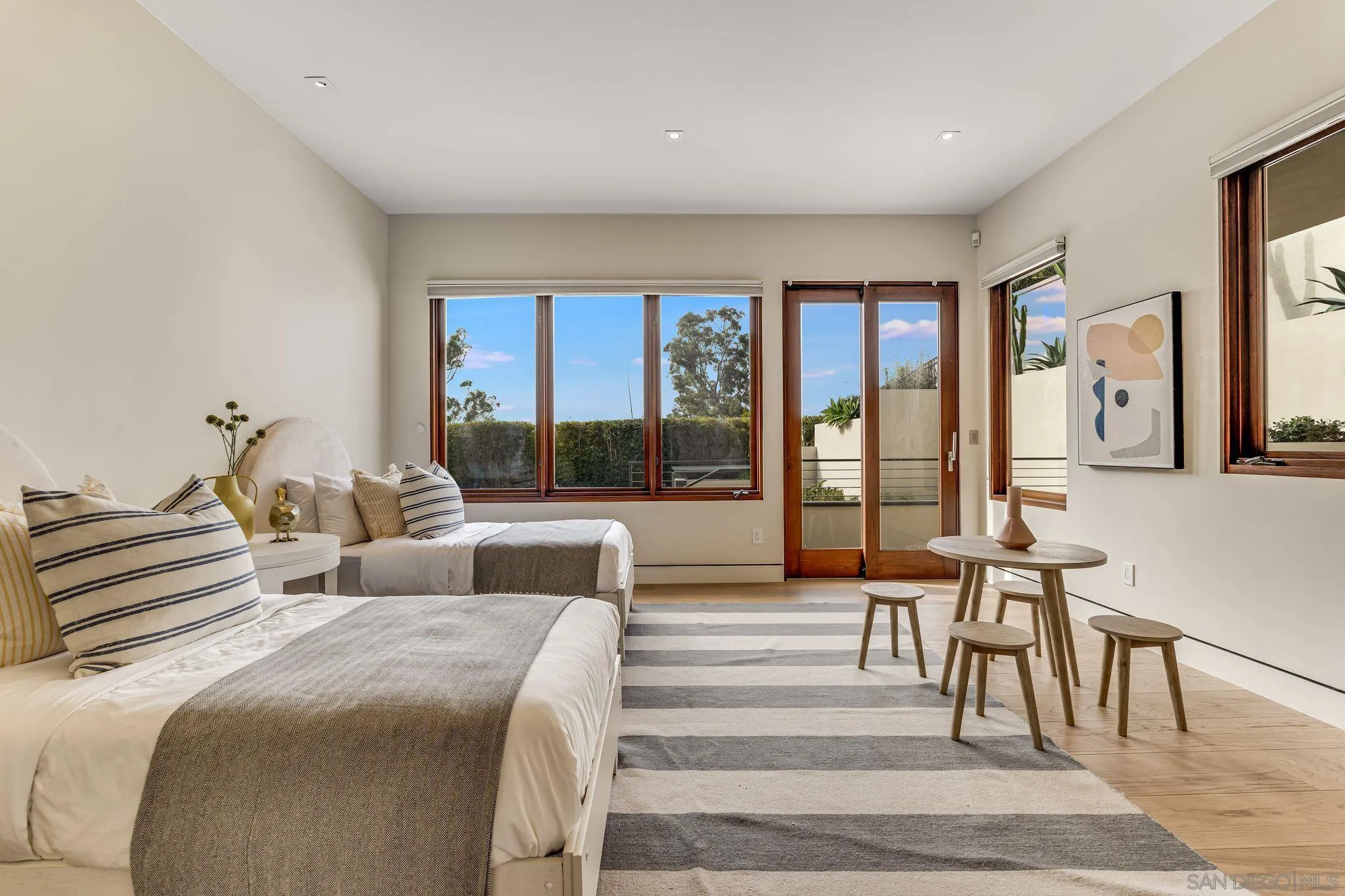 8070 La Jolla Scenic Dr N