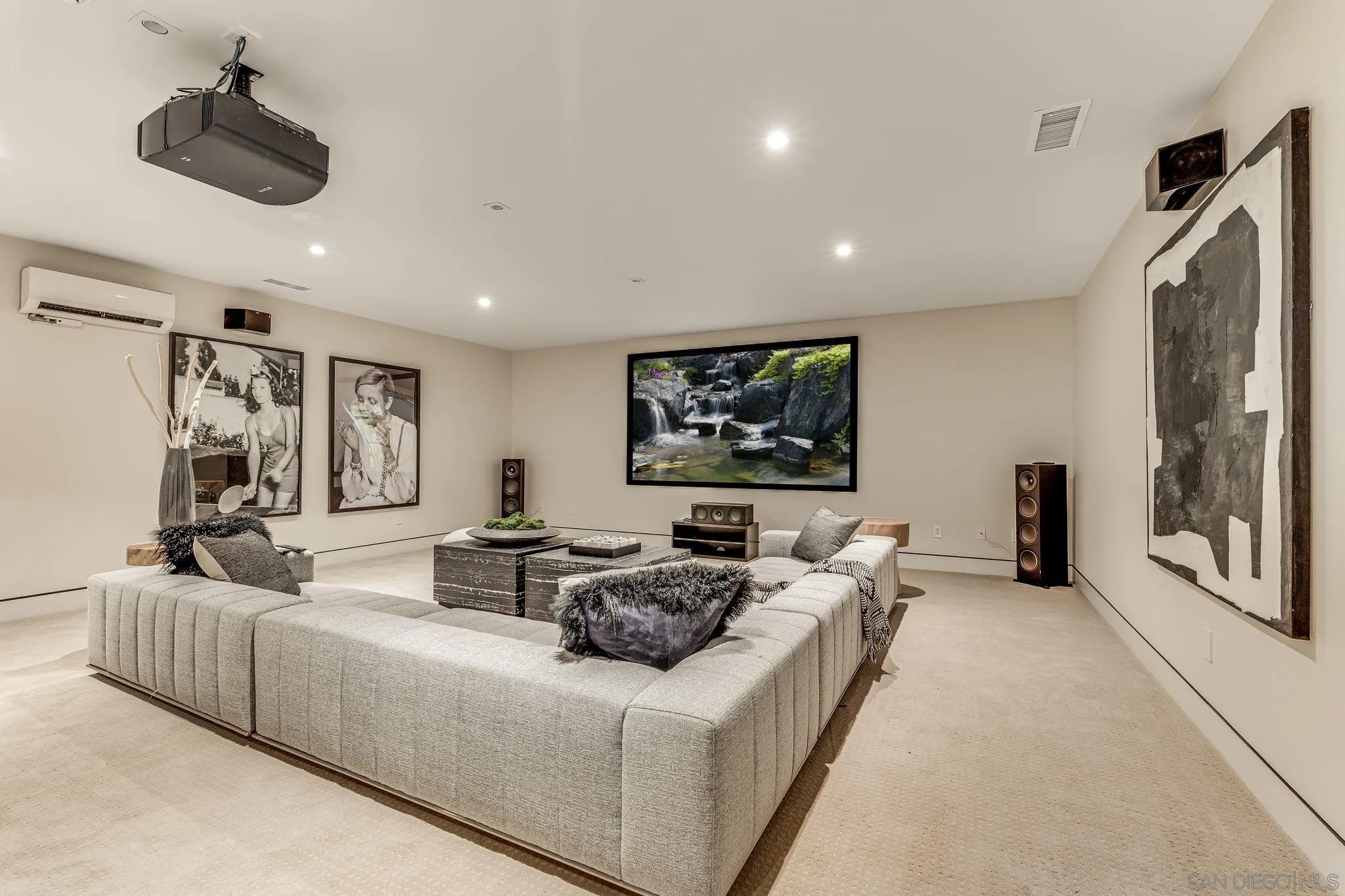 8070 La Jolla Scenic Dr N