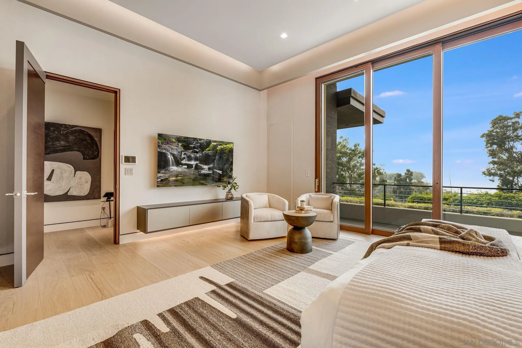 8070 La Jolla Scenic Dr N