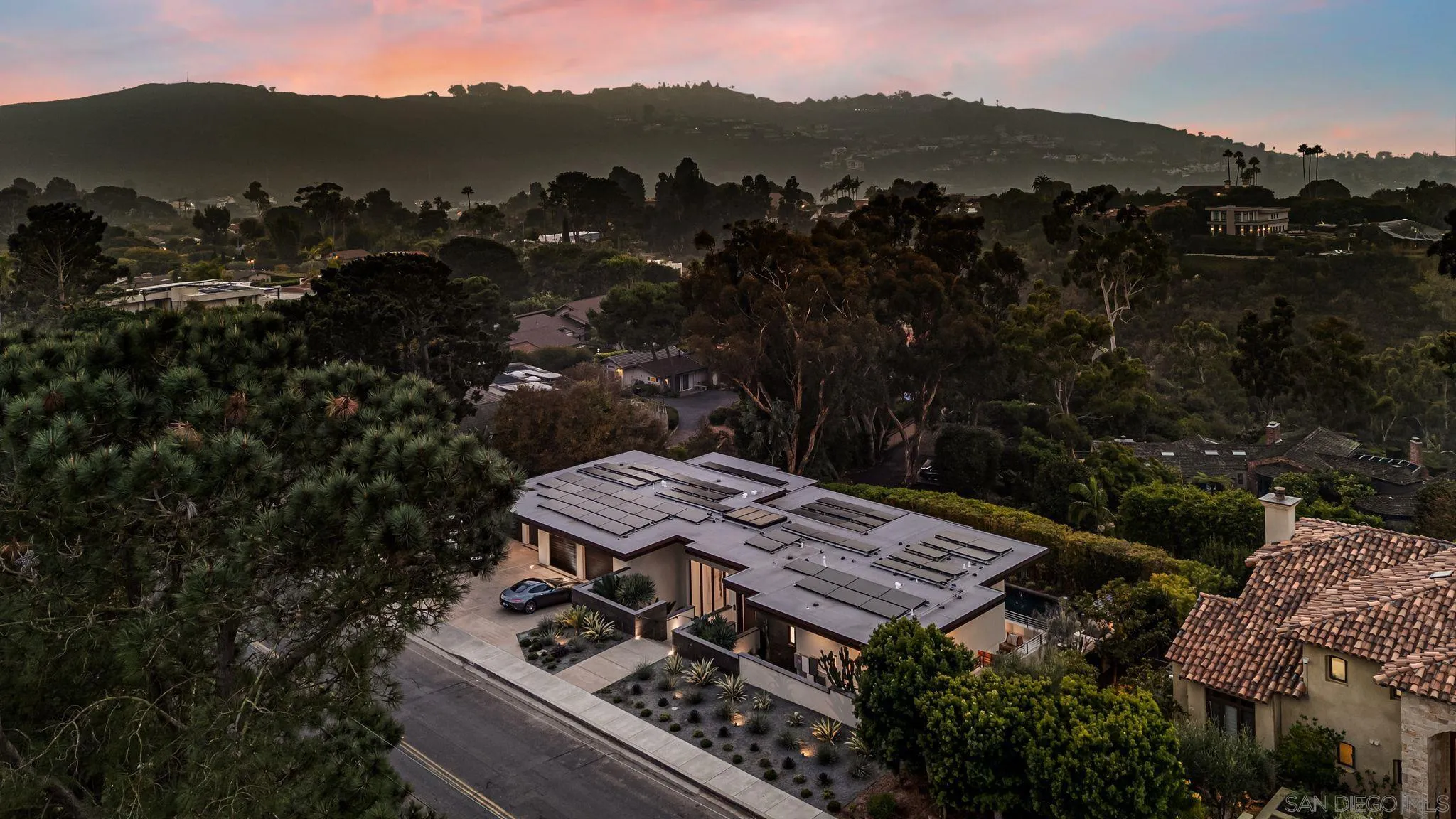 8070 La Jolla Scenic Dr N